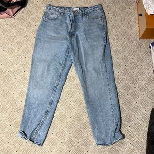 Amazing oversized light wash jeans - size 12